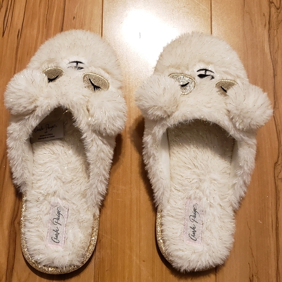 CHARLIE PAIGE SLIPPERS SIZE S COLOR BEIGE W/ GOLD BEAR FACE AND POM POM EARS - Picture 2 of 9